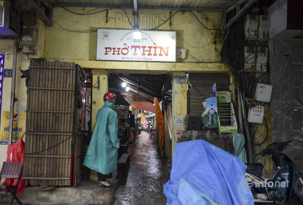 Hà Nội: Hàng quán lắp vách chắn giọt bắn cho khách hàng để phòng dịch