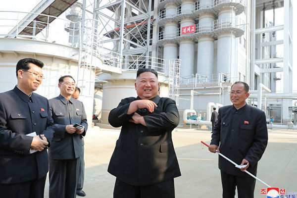Dấu vết nghi ngờ Chủ tịch Kim Jong-un phẫu thuật tim, Hàn Quốc vẫn “gạt phăng”
