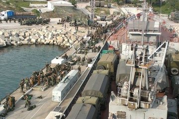 Tình hình Syria: 150 xe bọc thép của Nga được bốc dỡ tại quân cảng Tartus