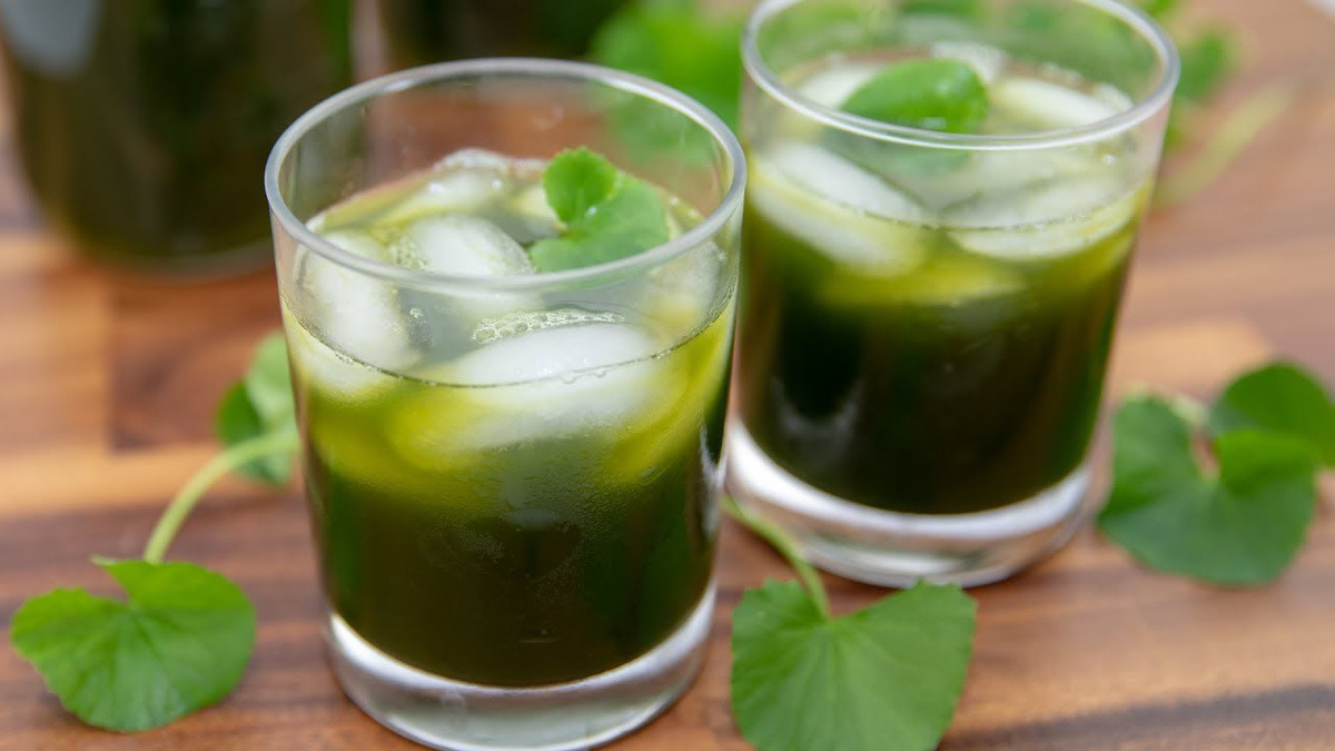 Ngộ độc vì uống nước rau má, trà xanh giải nhiệt mùa hè
