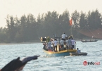 Quảng Nam: Xác định nguyên nhân ban đầu vụ lật ghe 5 thanh niên mất tích