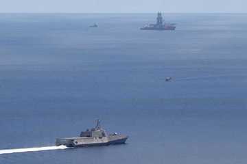Mỹ điều thêm tàu chiến tới Biển Đông