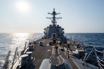 Thêm tàu chiến Mỹ vừa đi qua eo biển Đài Loan