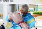 Hành trình 67 ngày chiến thắng Covid-19 của bệnh nhân cao tuổi nhất Hàn Quốc