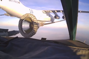Cận cảnh màn tiếp nhiên liệu trên không nhìn từ cabin của tiêm kích Su-34