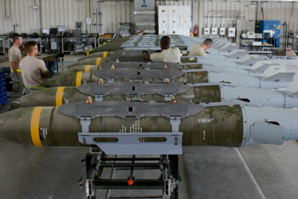 Su-57 trang bị bom lượn thế hệ mới ‘ăn đứt’ F-35 với JDAM của Mỹ?