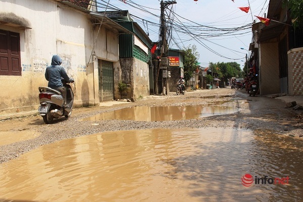 Nghệ An: Khốn khổ vì 200m đường ngập trong nước thải suốt nhiều tháng trời