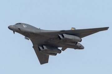 Cận cảnh tiêm kích của Nga ‘đánh chặn' máy bay ném bom B-1B Lancer