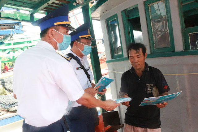 Tuyên truyền nâng cao kiến thức pháp luật cho ngư dân Quảng Ngãi