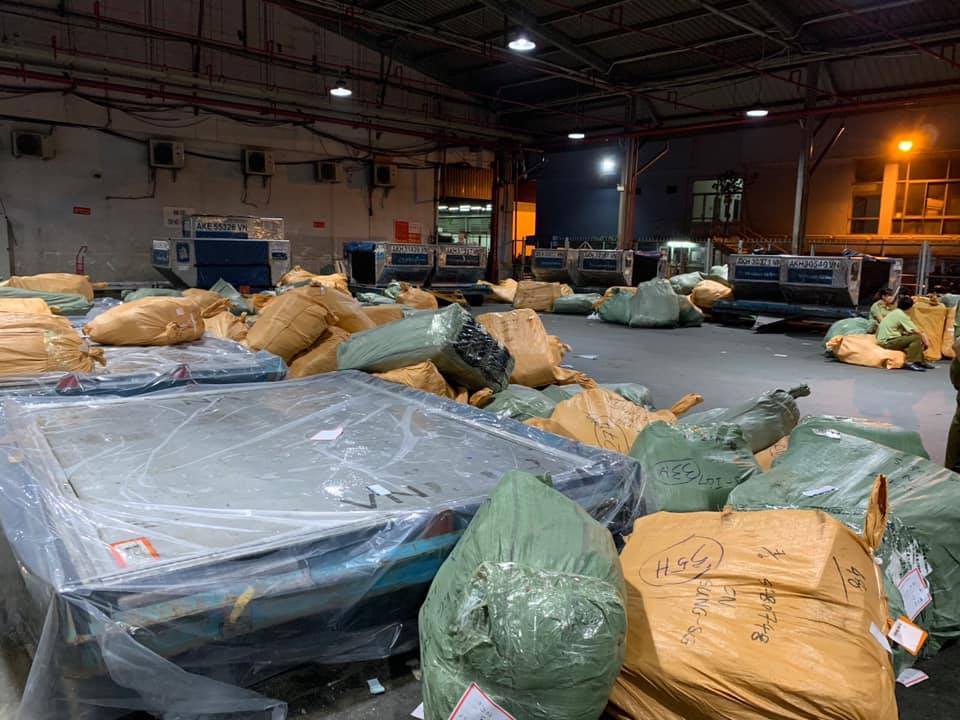 Tạm giữ hơn 4 tấn hàng trong kho của Vietnam Airlines tại sân bay Tân Sơn Nhất