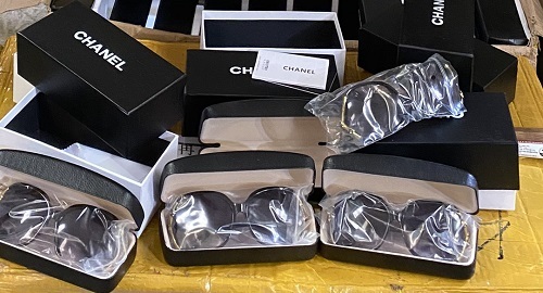 500 kính mắt hiệu Chanel chuyển từ Lạng Sơn nghi hàng giả