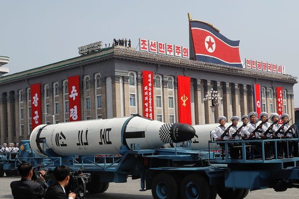 Triều Tiên chuẩn bị duyệt binh, khoe loạt vũ khí 'khủng'