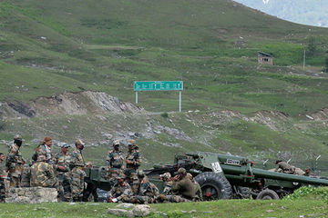 Ấn Độ điều vũ khí phản ứng nhanh tới vùng tranh chấp với Trung Quốc