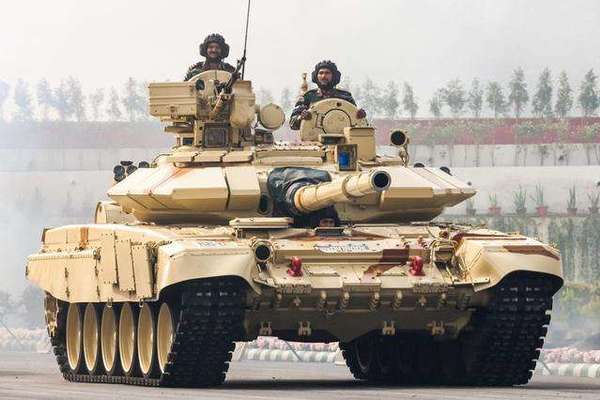 T-90S Của Ấn Độ 'Gặp Khó' Trước Tăng Type 15 Của Trung Quốc