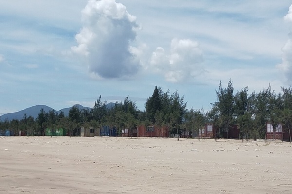 Hà Tĩnh: Sau 4 tháng, 130 thùng container sai phép giữa rừng vẫn không chịu tháo dỡ