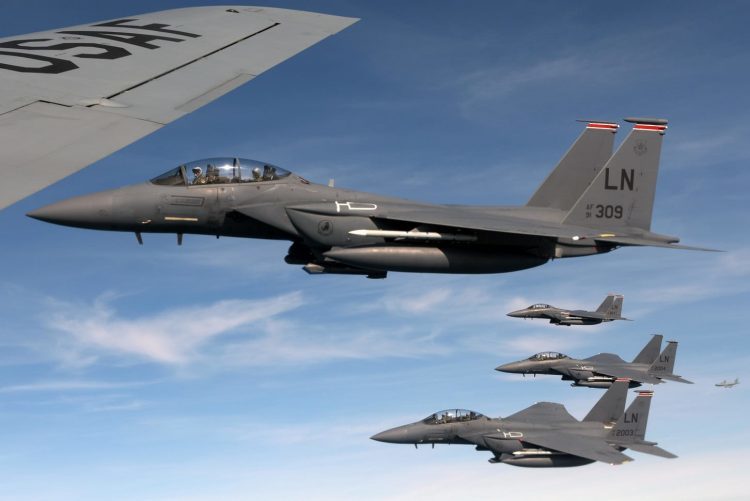 Tình hình Syria: Tiêm kích F-15 Mỹ 'vờn' máy bay chở khách ở Syria