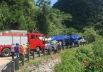 Hiện trường vụ lật xe thảm khốc ở Quảng Bình khiến 13 người chết, 27 người bị thương