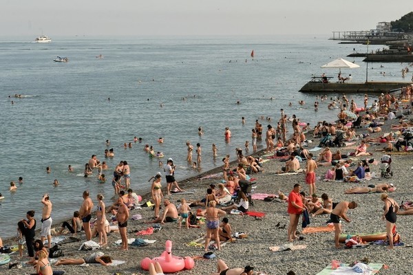 Nga nới lỏng kiểm soát dịch bệnh, gần 1,5 triệu du khách đổ tới Crimea