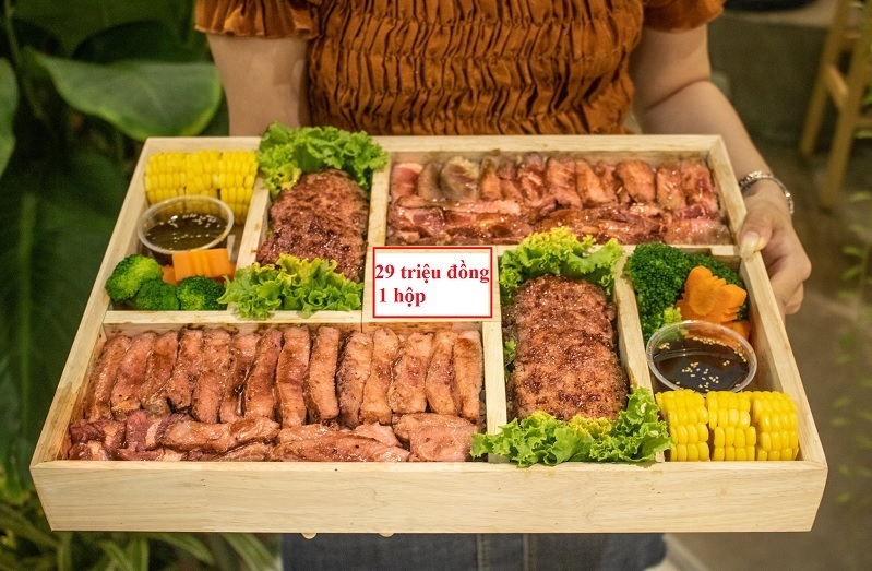 Cơm hộp văn phòng giá hơn nửa cây vàng (29 triệu đồng) ở Hà Nội có gì đáng giá với số tiền đắt đỏ?