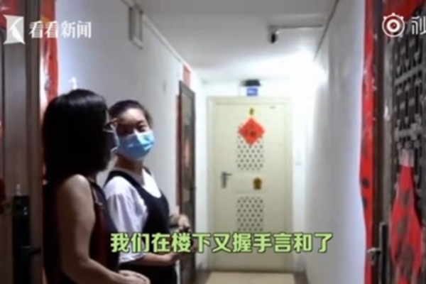 Trung Quốc: Đập vỡ camera nhà hàng xóm vì sợ vận đen