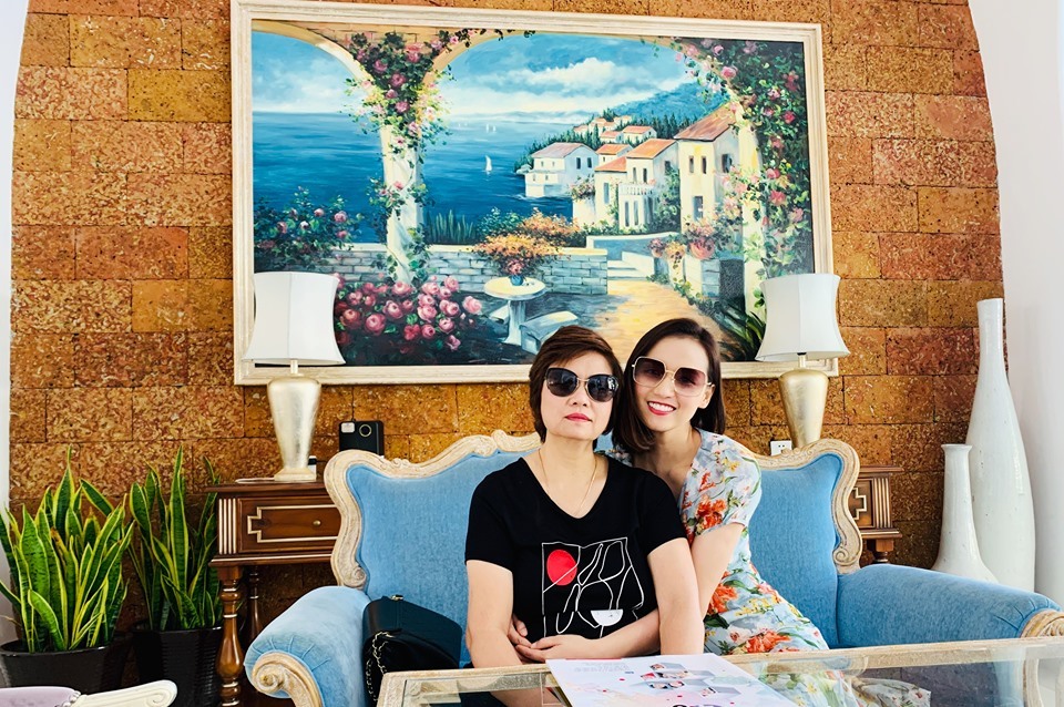 Lã Thanh Huyền và mẹ