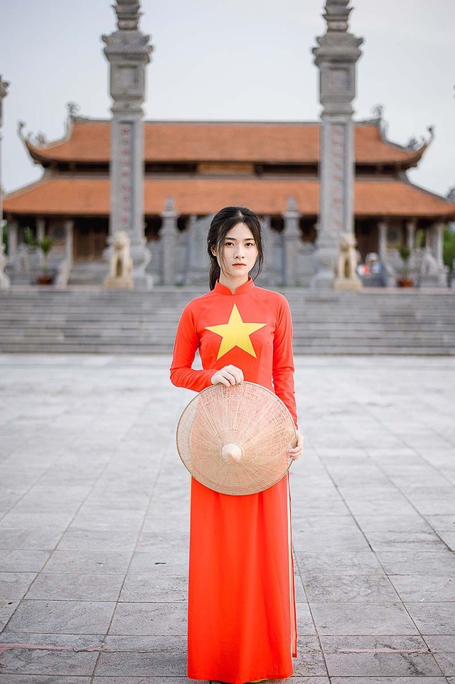 Áo dài cổ điển Việt Nam đang trở nên phổ biến hơn trong năm
