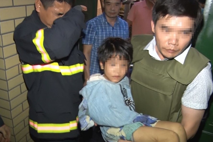 Cháu bé 6 tuổi Bắc Ninh bị bố đẻ và người tình bạo hành