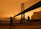 Kinh hoàng bầu trời màu cam ‘rực lửa’ ở San Francisco, Mỹ