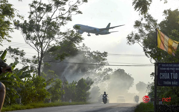 Mùa hun khói ở Hà Nội, máy bay cũng ngán sợ