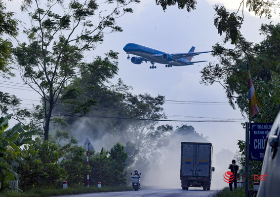 Mùa hun khói ở Hà Nội, máy bay cũng ngán sợ