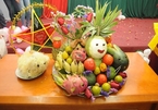 Tạo hình các con vật dễ thương bằng hoa quả trên mâm cỗ Trung thu