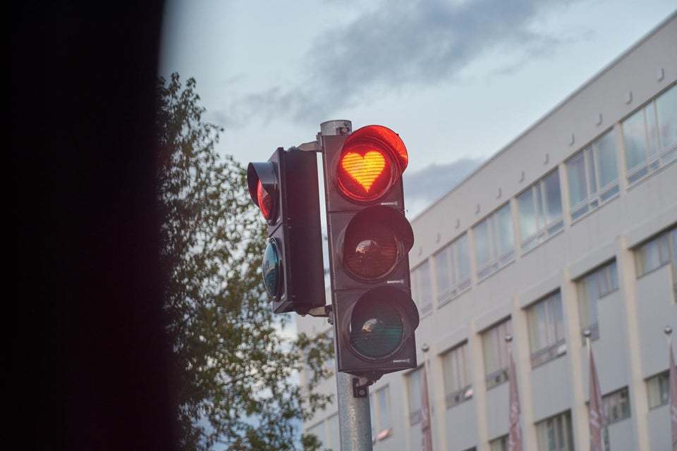 Đèn tín hiệu giao thông “ngoảnh mặt” trên quốc lộ 51