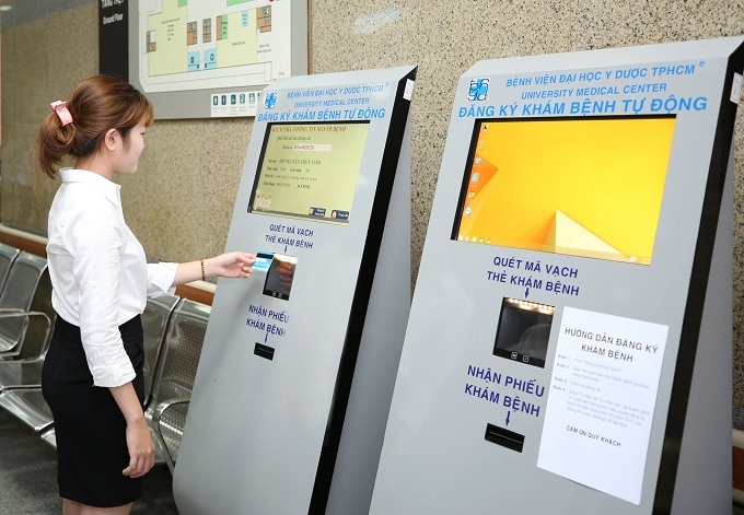 Thẻ khám bệnh tích hợp với thẻ ATM: Xu hướng mới của y tế thông minh