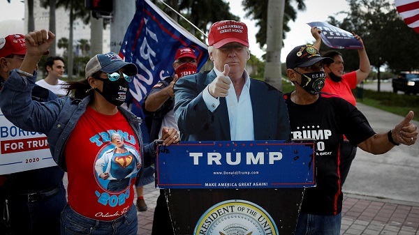Ông Trump tự so sánh mình với siêu nhân sau khi dùng thuốc điều trị Covid-19
