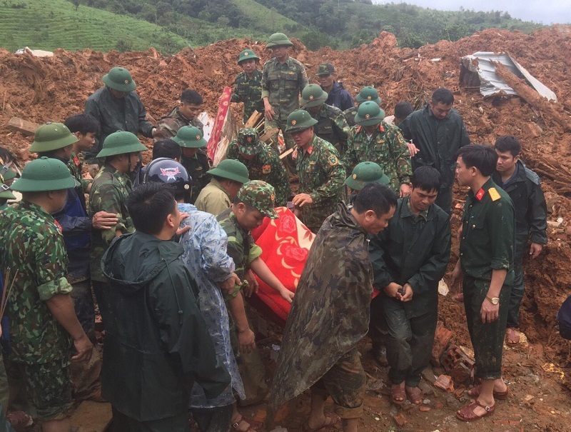 Cập nhật thông tin vụ sạt lở đất vùi lấp 22 cán bộ, chiến sĩ ở Quảng Trị