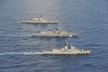 Đội hình chiến hạm Mỹ – Nhật – Australia đang tập trận ở Biển Đông