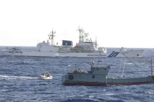 Hàng ngàn tàu cá Trung Quốc đánh bắt trong vùng biển Nhật Bản