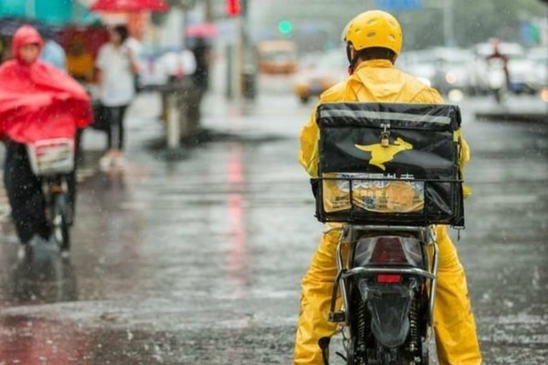 Shipper bị đánh tới mức phải nhập viện vì gọi điện cho khách nhận hàng