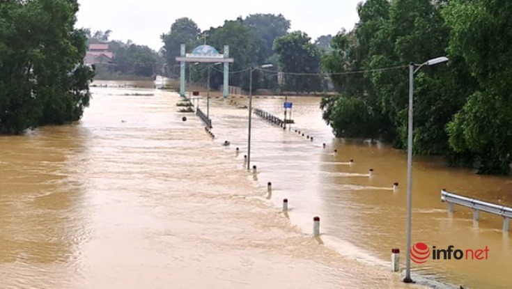 Nghệ An: Hàng nghìn ngôi nhà bị ngập, 4 người mất tích, bị thương do mưa lũ