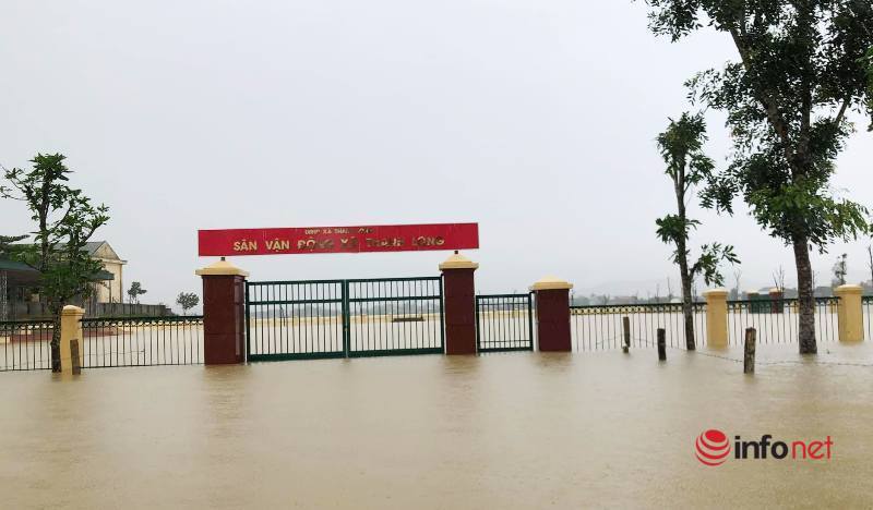 Nghệ An: Hàng nghìn ngôi nhà bị ngập, 4 người mất tích, bị thương do mưa lũ