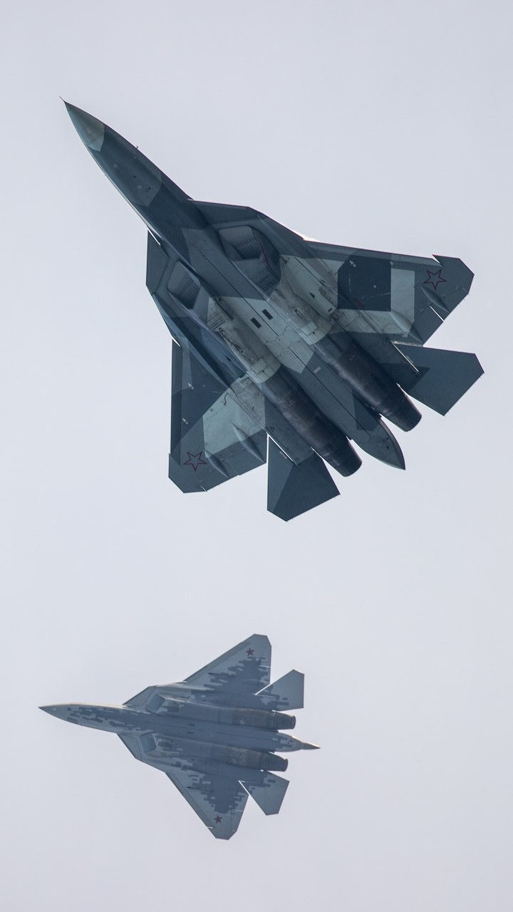 Mãn nhãn với những pha ‘nhào lộn’ điệu nghệ của phi công Nga với Su-57