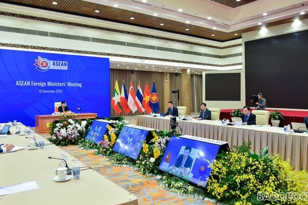 Các Ngoại trưởng ASEAN tham dự Hội nghị bên lề AMM