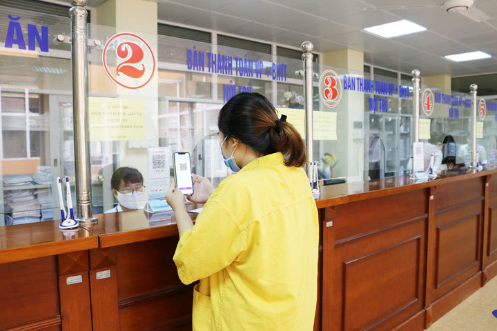 Nhiều hình thức thanh toán viện phí không dùng tiền mặt tại BV Việt Nam – Thụy Điển Uông Bí