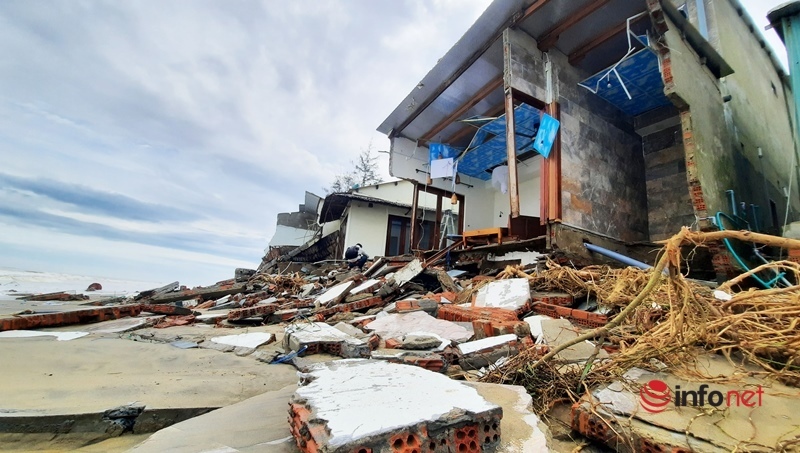 Hội An xơ xác sau bão 13, nhà cửa, hàng quán bị sóng đánh tan tác