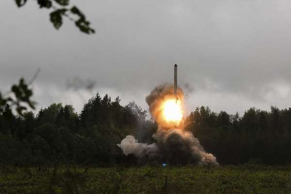 Tình hình Syria: Nga hiếm hoi phóng tên lửa đạn đạo xuống Syria