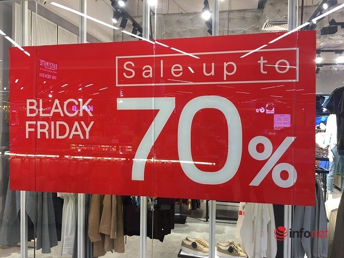 'Bão' giảm giá tràn ngập tại các trung tâm thương mại dịp Black Friday