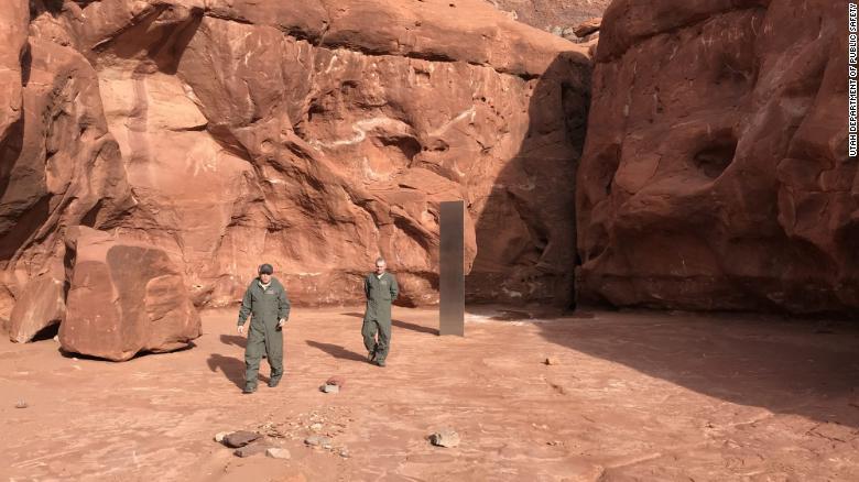 Khối kim loại bí ẩn bên trong sa mạc ở Mỹ