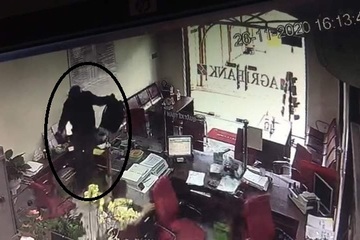 Truy bắt kẻ bịt mặt, cầm hung khí xông vào ngân hàng ở Đồng Nai hô to "lựu đạn đây"