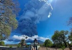Núi lửa ở Indonesia ‘thức giấc’, cột tro bụi cao đến 4 km
