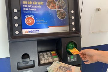 Hà Nội: Hơn 8.000 người ở quận Hà Đông nhận lương hưu, trợ cấp BHXH qua thẻ ATM